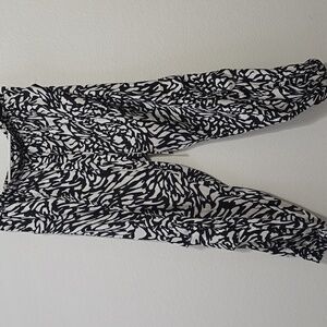 PAPARAZZI women's cinched cargo Jogger pant in black And Cream